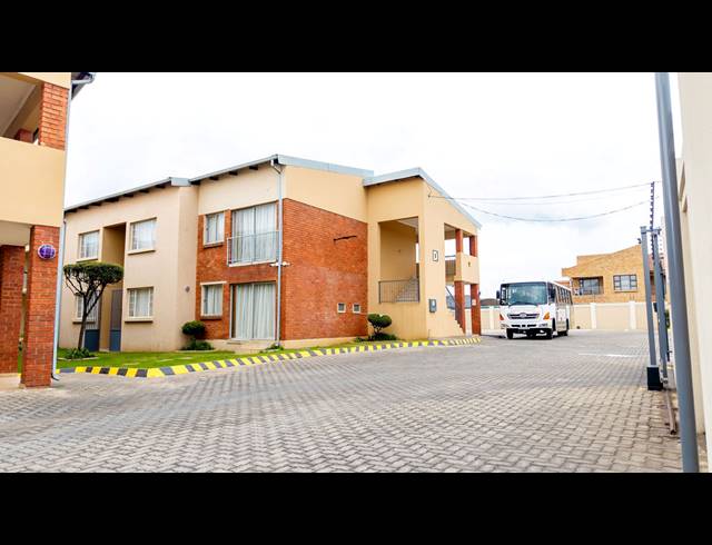 4,100M² BUSINESS FOR SALE IN ORMONDE